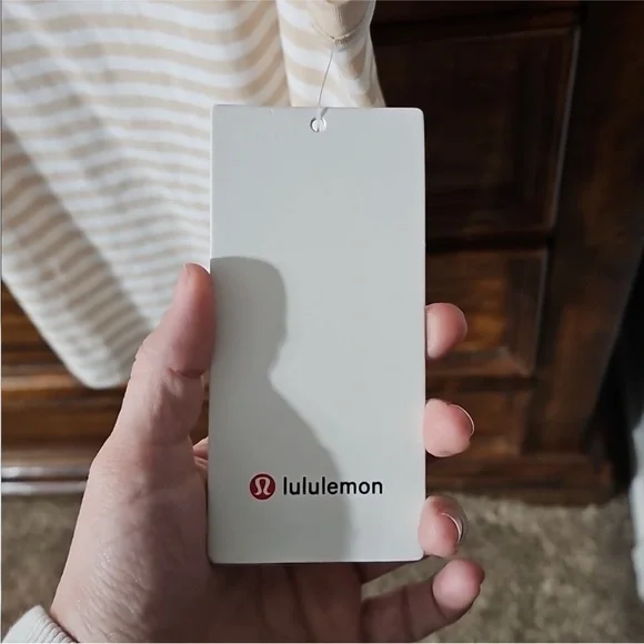 Lululemon Love Tank Nwts TUTA, Classic Fit, Hip Length Sz 8 - Picture 5 of 8